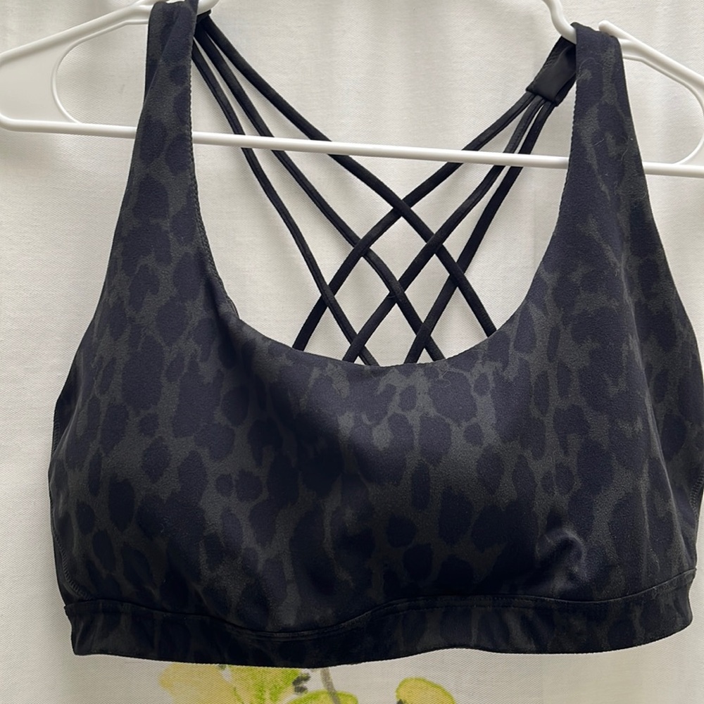 Black/dark gray leopard print Victoria’s Secret sports bra XL